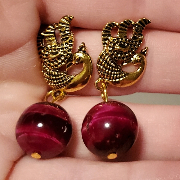 New Gold Peacock and Round Red Tiger Eye Gem Earrings. - Picture 10 of 11
